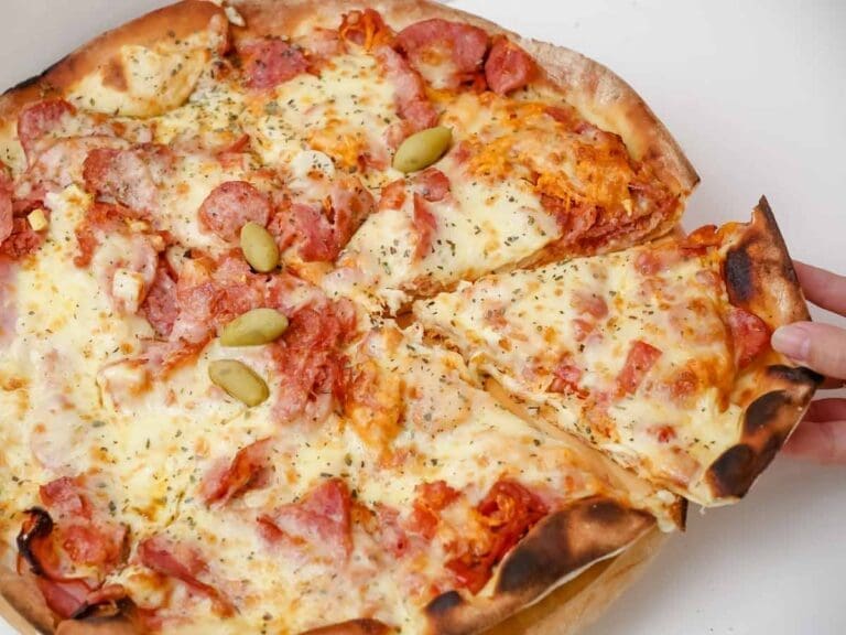 Commander une pizza à Poussan