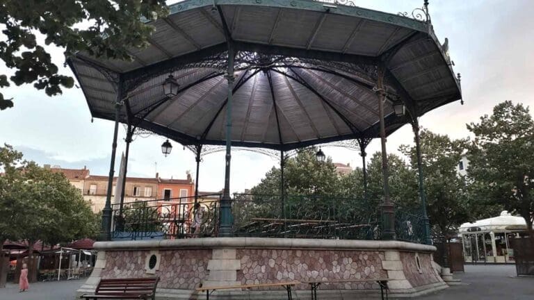 Place Aristide Briand à Sète