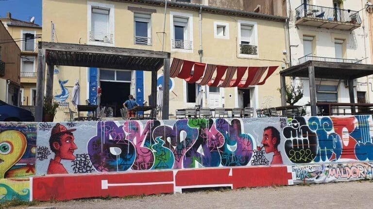 Place de l'Hospitalet à Sète
