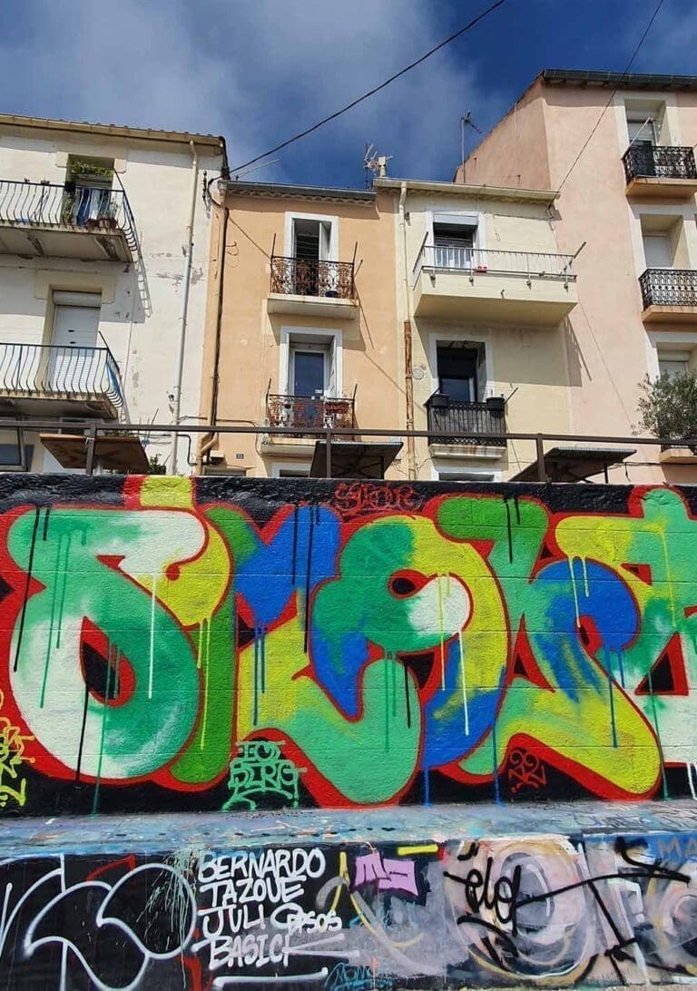 Place de l'Hospitalet à Sète