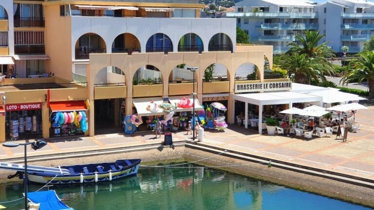 Le Corsaire Sète - Brasserie et boutique en bord de plage