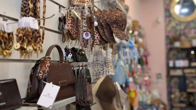 Les Accessoires by Marcellino