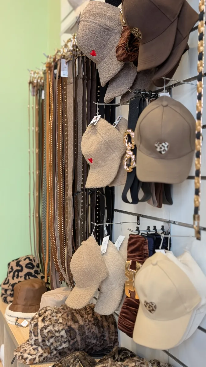 Les Accessoires by Marcellino