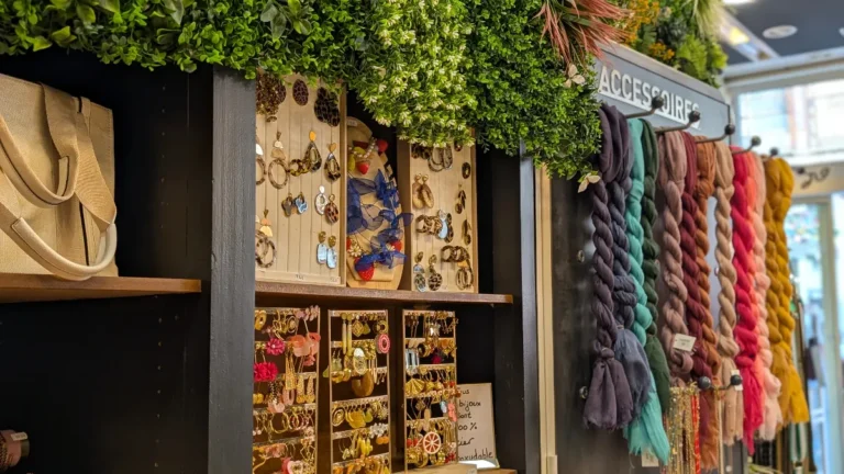 Les Accessoires by Marcellino