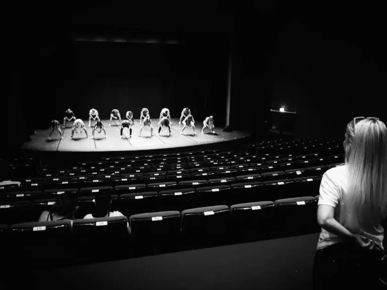 De l'Ombre à la Danse